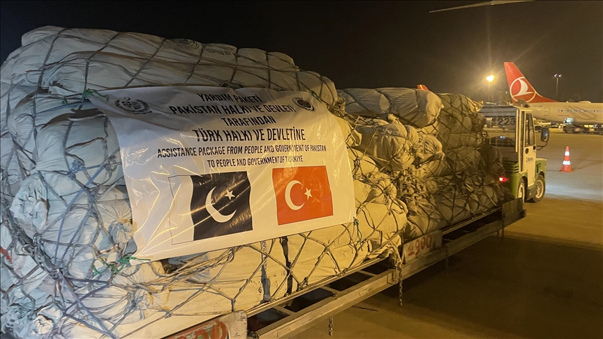 Türkiye, mbërrin avioni i fundit nga Pakistani me tenda për të prekurit nga tërmeti