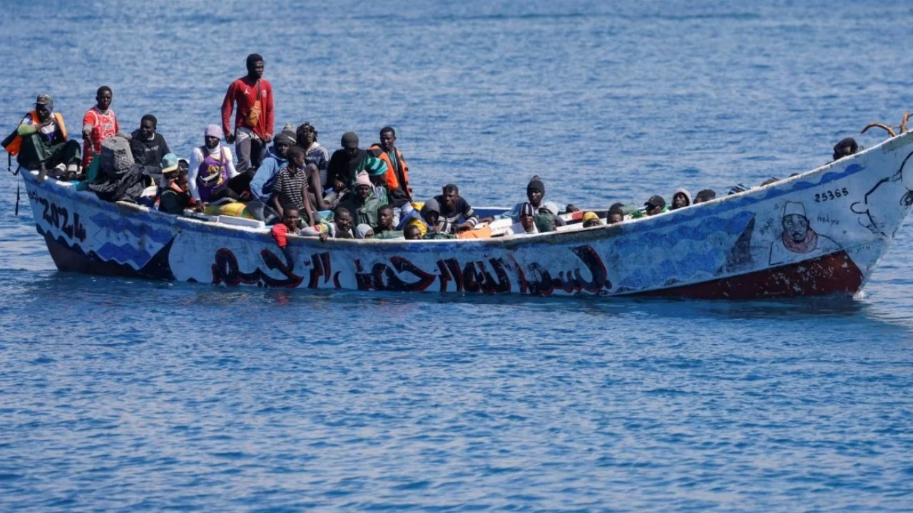 Shpëtohen 124 emigrantë në Ishujt Kanarie! Fëmijë të vegjël ndodheshin në dy barka dërrase