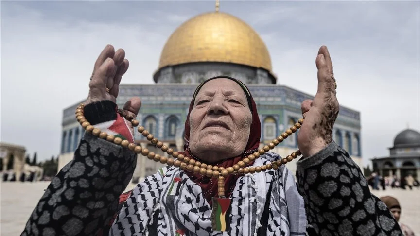 125.000 palestinezë falën namazin e xhumasë në Al-Aksa pavarësisht kufizimeve izraelite