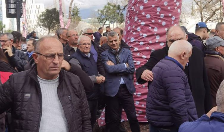 Nga Salianji tek Dule, deputetët e opozitës të pranishëm në protestën e thirrur nga Berisha