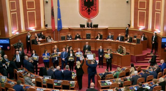 Negociatat për normalizimin e situatës në Kuvend, Nikolla mbledh krerët e grupeve parlamentare