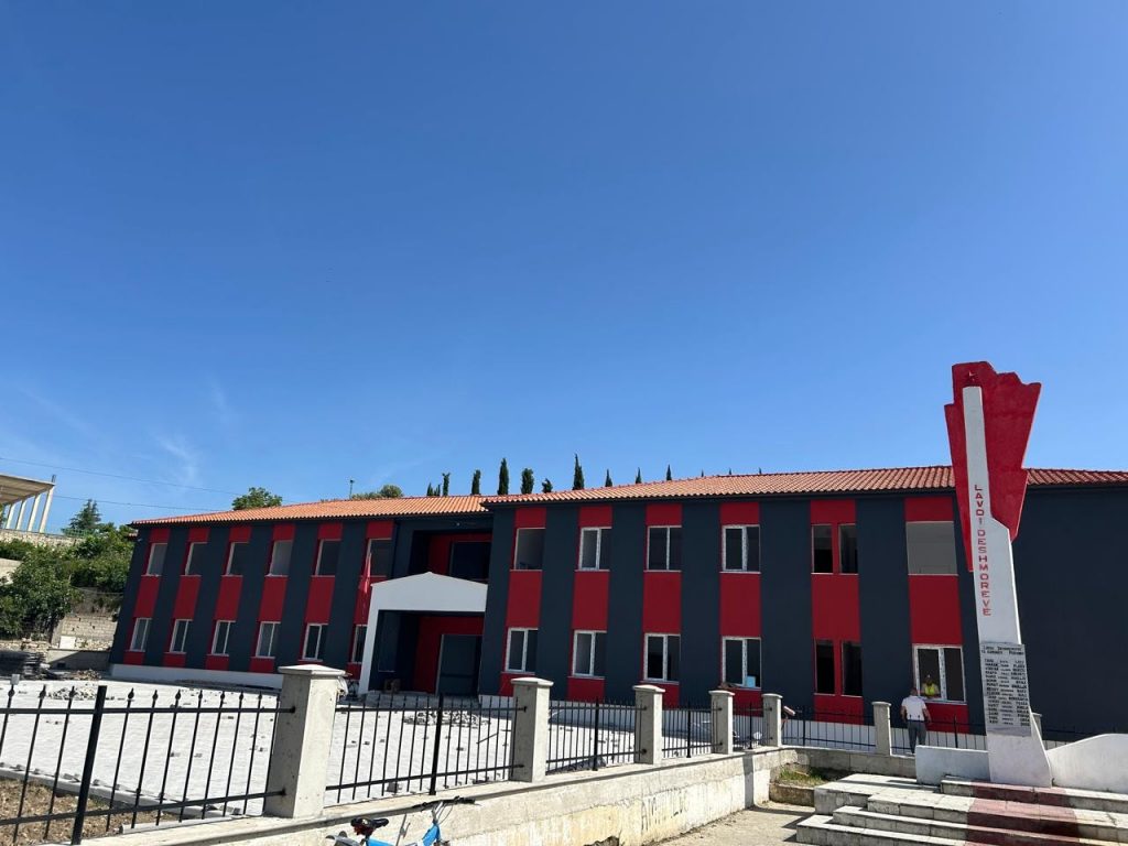 Manastirliu: Infrastrukturë më e mirë për 250 nxënësit e shkollës “Perondi” në Kuçovë