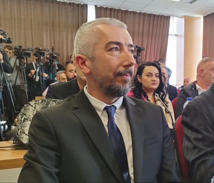 Betohet kryetari i ri i Mitrovicës së Veriut, Erden Atiq