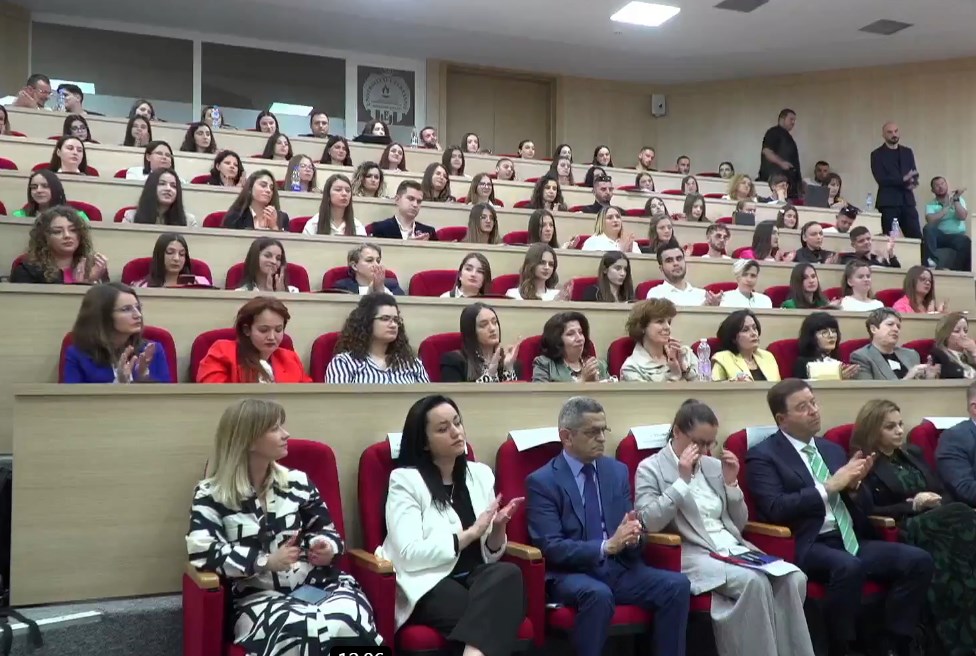 Kushi: Së shpejti, kartë studenti edhe në Universitetin e Elbasanit