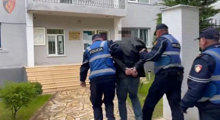 Tentoi të vriste fqinjin me sëpatë pas një sherri, arrestohet 38-vjeçari në Pogradec