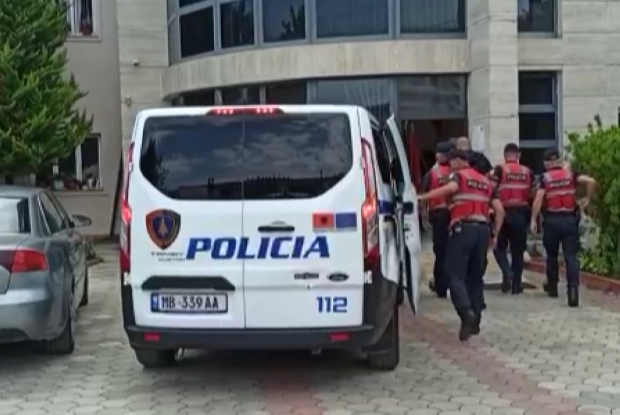 Sherr me grushte, aksident i shumëfishtë dhe drejtim mjeti në gjendje të dehur, arrestohen 4 persona në Tiranë