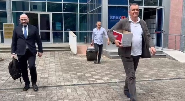 Dosja e Sterilizimit/ Ish-ministri Ilir Beqaj del me valixhe nga zyrat e SPAK-ut