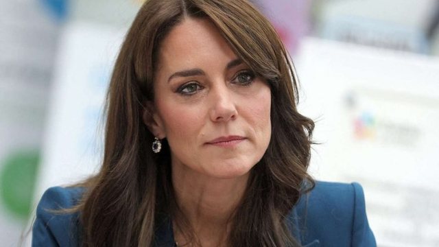 Me flokë të rënë… fotoja e re e Kate Middleton trondit rrjetin!