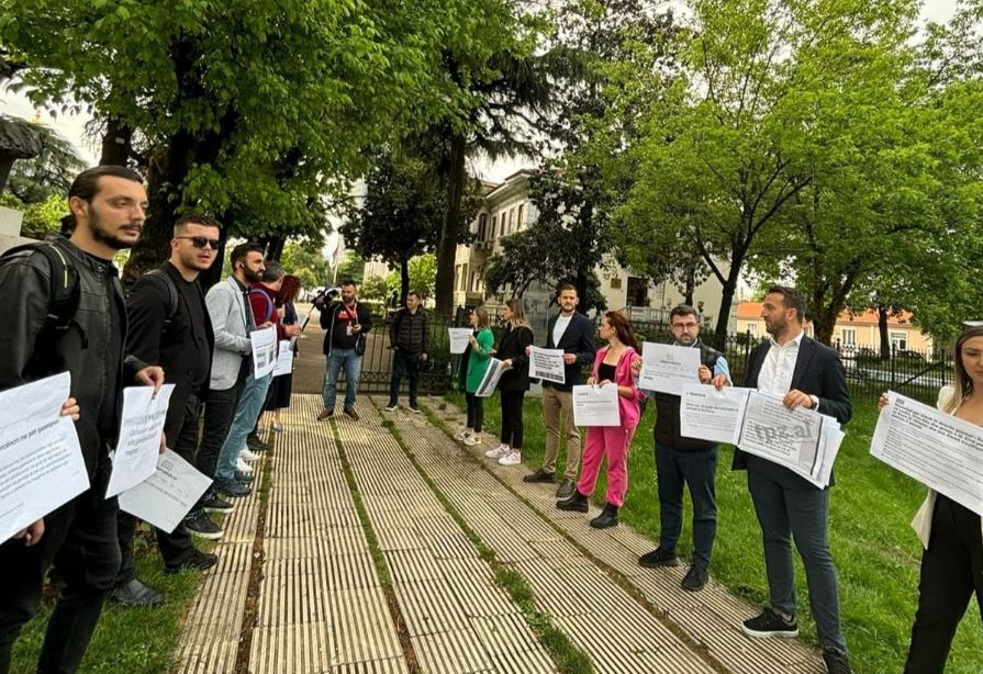 “30 raste të fyerjes ndaj gazetarëve”/ Açka letër të hapur Ramës: Gazetarët shantazhohen dhe janë të ekspozuar ndaj arrogancës së pushtetit