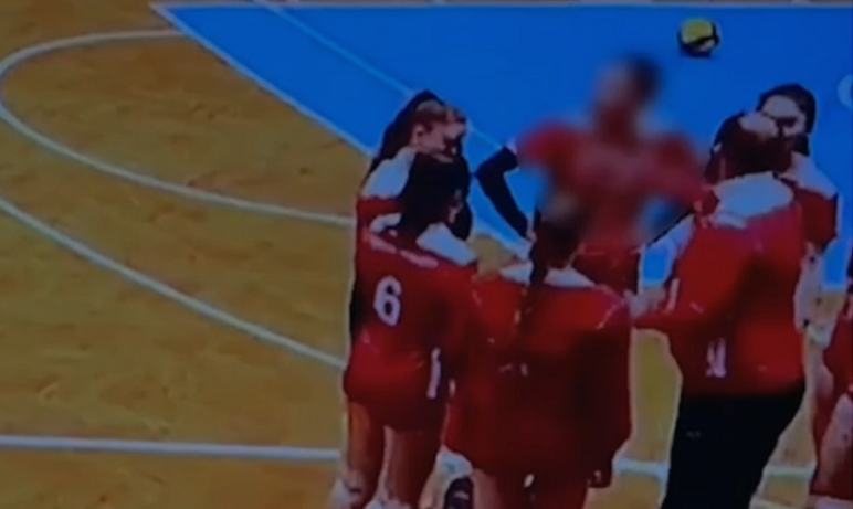 Dhunë në Volej U-18 mes Korçës e Dinamos, trajneri godet me shuplakë lojtaren