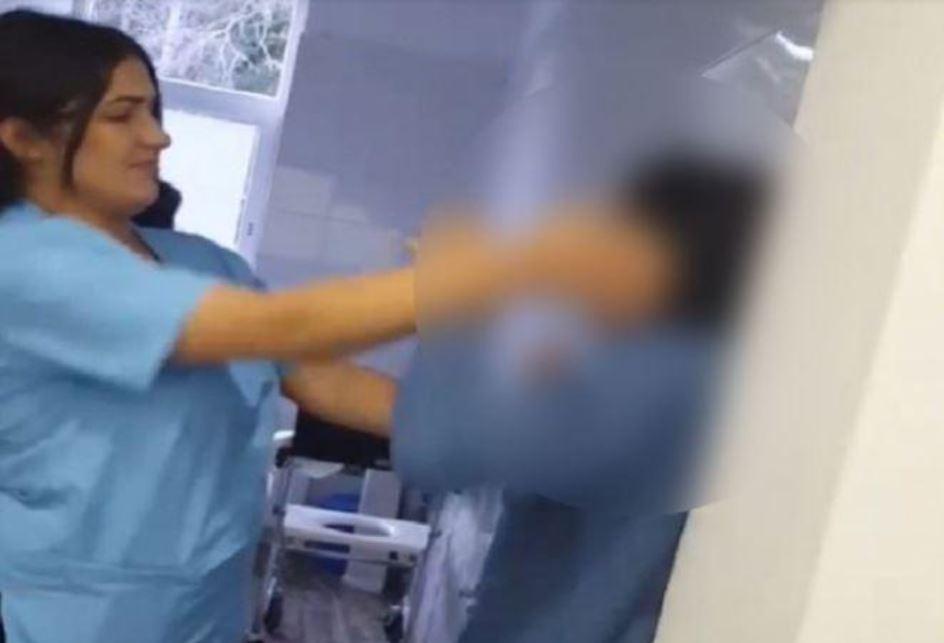 QKRMT: Të rishikohet aktakuza për infermieret që sulmuan të moshuarën