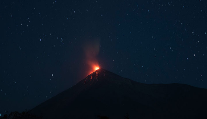 Shpërthen vullkani “Fuego” në Guatemalë, autoritetet urdhërojnë evakuimin e banorëve