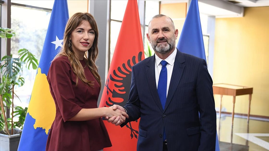 Shqipëri, ministri Ulsi Manja takon homologen e Kosovës, Albulena Haxhiu