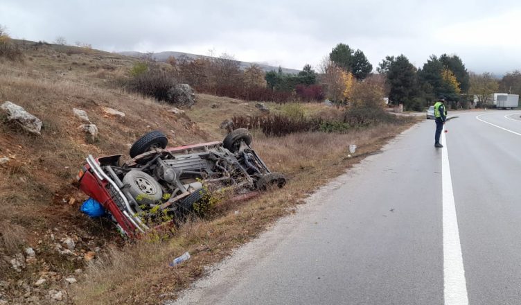 Aksident në aksin Kapshticë – Bilisht, plagosen 3 anëtarët e familjes