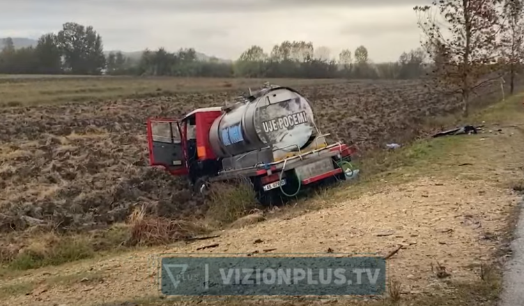 Bashkëshortët humbën jetën në aksident, arrestohet shoferi. Makina e çiftit u përplas nga një autobot uji në aksin Tepelenë- Fier