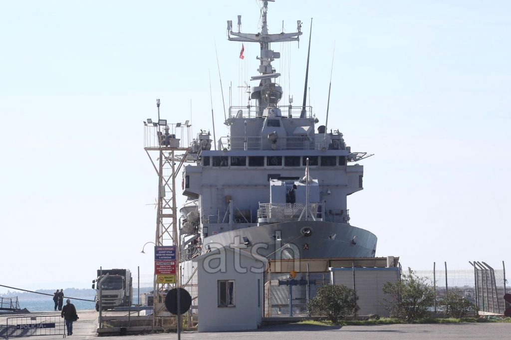 Mbërrin në Shëngjin anija e marinës italiane me 8 emigrantë në bord