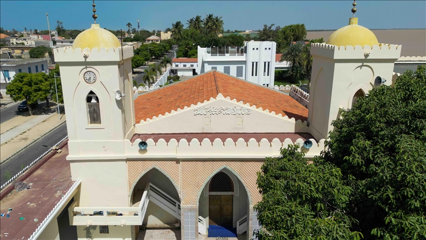 Senegal, Xhamia e Madhe në Saint-Louis e cila ka zile në minaren e saj