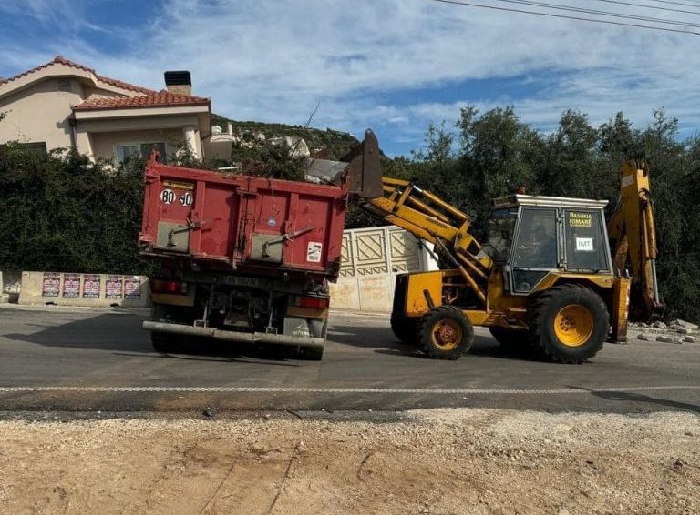 Tavo: Vazhdon pastrimi i zonave bregdetare në Himarë