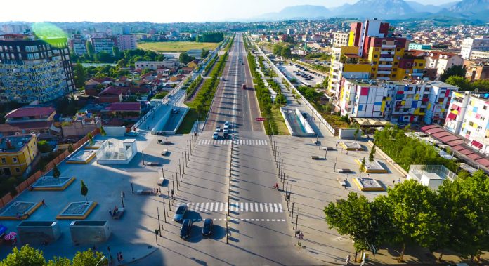 Kredia për pasuri të paluajtshme, 49 % e totalit të huadhënies për ekonominë