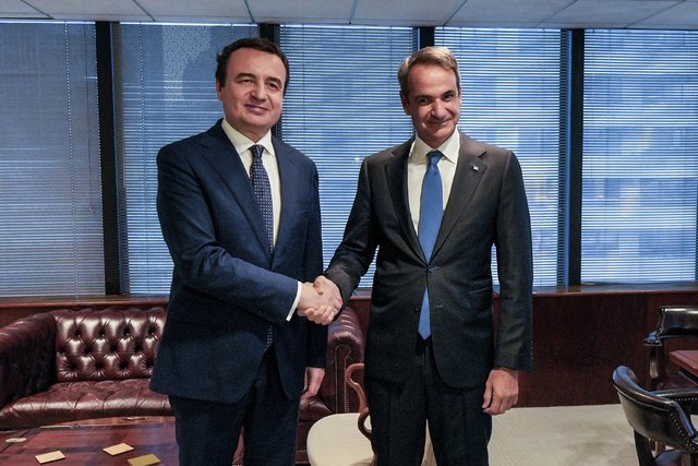 Albin Kurti takim me Mitsotakis në New York, diskutime mbi forcimin e marrëdhënieve diplomatike