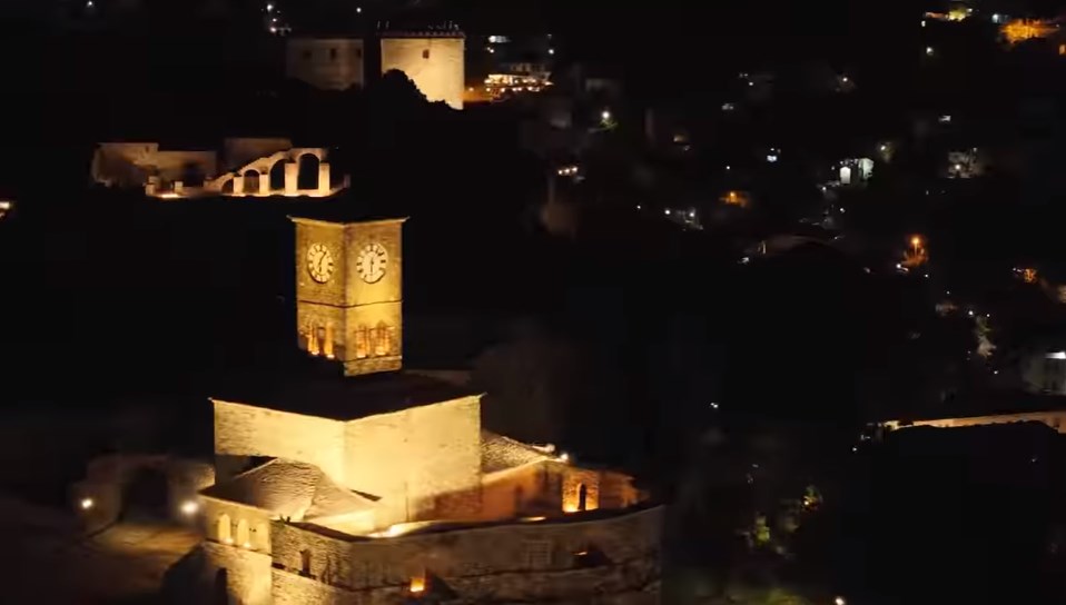 Rama ndan pamje nga Gjirokastra: Me jehonën e isos dhe turistë nga gjithë bota