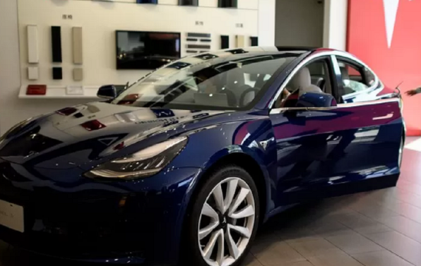 Elon Musk: Tesla do të ndërtojë një fabrikë të re baterish në Shangai