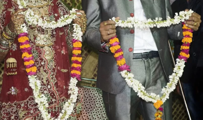Qëlloi me armë në dasmën e saj, nusja indiane ndodhet në arrati