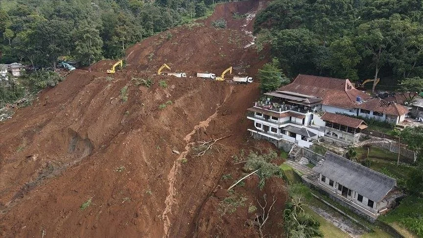 Indonezi, të paktën 18 të vdekur nga rrëshqitjet e dheut në ishullin Sulawesi