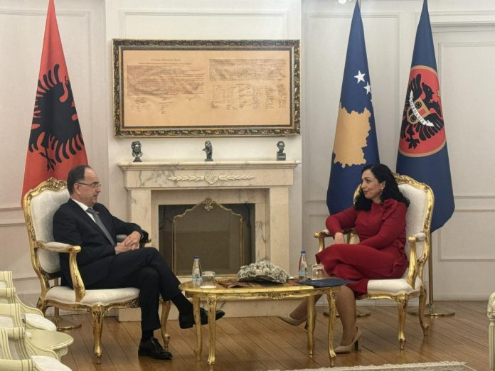 Begaj dhe Osmani deklaratë të përbashkët, Presidentja e Kosovës: Liderët shqiptarë do sigurohen që të kemi mbështetjen e nevojshme në KiE