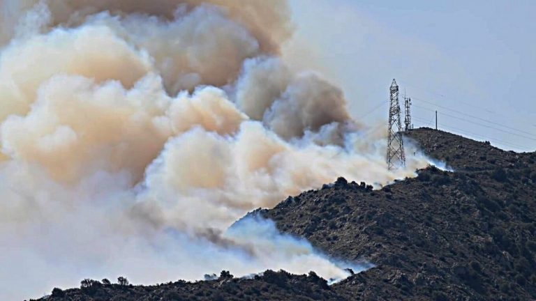 Francë, 9500 hektarë bimësi përfshihen nga flakët, zjarri kalon kufirin me Spanjën