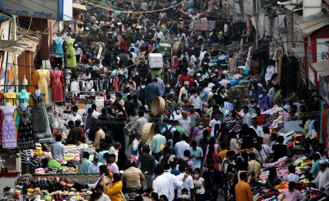India ia kalon Kinës për numrin e popullsisë, së shpejti edhe ekonomia e tretë më e madhe në botë