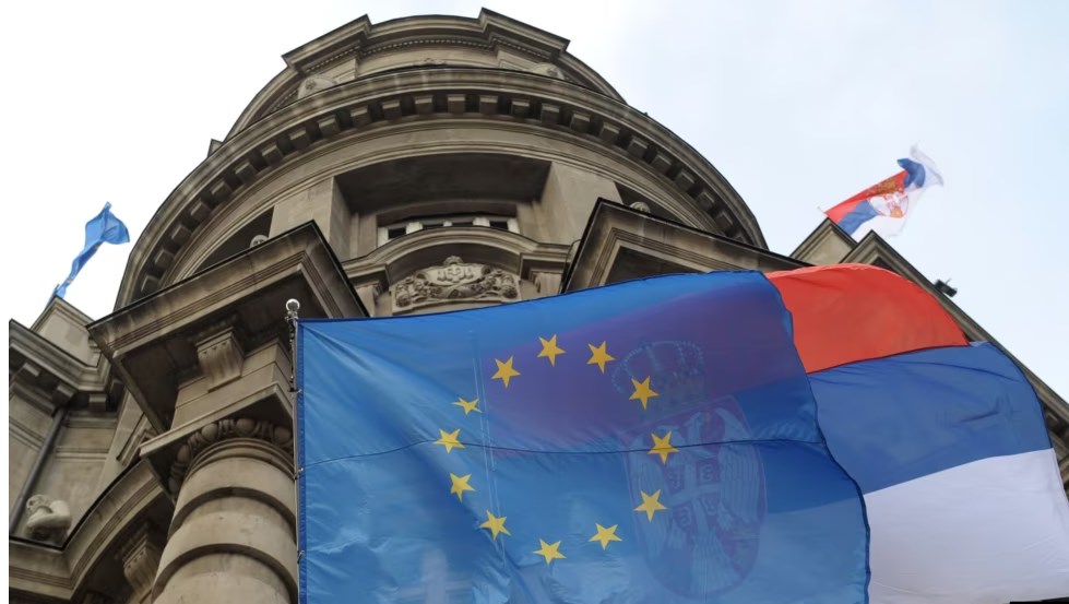 BE-ja zyrtarisht kushtëzon integrimin e Serbisë me normalizimin e raporteve me Kosovën