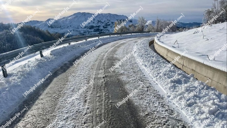 Bora në Korçë, e hapur rruga që të çon në fshatin Panari
