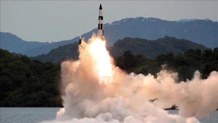 Seuli dhe Tokio njoftojnë se Koreja e Veriut lëshoi raketë balistike