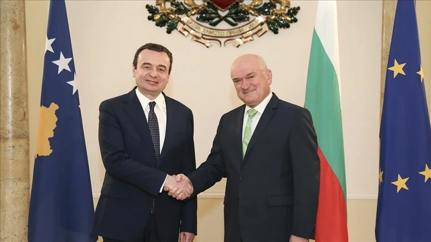 Kryeministri Kurti u mirëprit në Sofje nga kryeministri në detyrë i Bullgarisë, Dimitar Glavchev