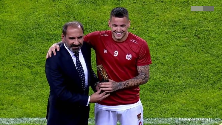 Rei Manaj në historinë e Sivasspor, klubi turk nderon me çmim sulmuesin shqiptar