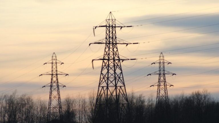 Kriza e energjisë/ Shqipëria importoi me çmim mesatar 305 euro/MWh, e shiti 40% më lirë