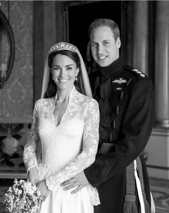 Kate Middleton dhe Princi William festojnë 13-vjetorin e martesës, publikojnë foton e paparë nga dasma
