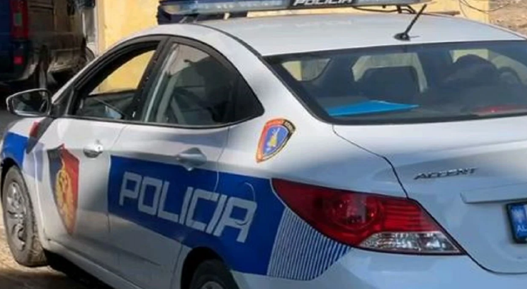 Vidhte sende personale dhe para në automjetet e personave të ndryshëm, arrestohet 40-vjeçari në Durrës