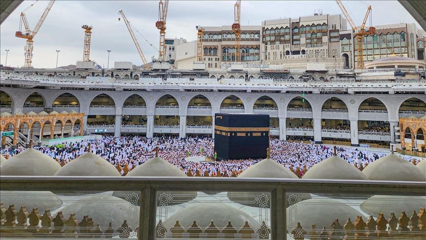 Mbi 9 milionë muslimanë kryen adhurime në Qabe në 10 ditët e para të Ramazanit