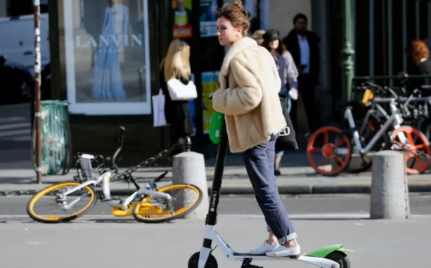 Parisi voton për të ndaluar përdorimin e skuterëve