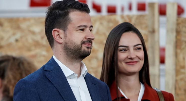 Jakov Millatoviç, presidenti i ri i Malit të Zi. Gjukanoviç e uron për fitoren