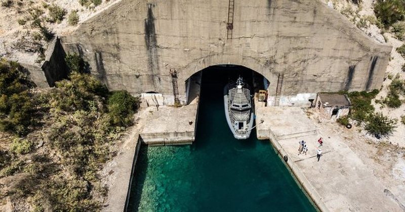 Brenda tunelit të vetëm nënujor, në Shqipëri, ku fshiheshin nëndetëset!