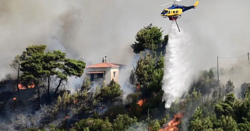 Avakuohen banorët e Athinës, Mitsotakis ndërpret pushimet