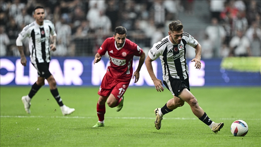 Superliga Turke, me kontributin e futbollistëve shqiptarë Muçi dhe Rashica, Beşiktaşi fiton ndaj Antalyasporit