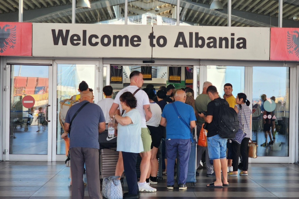 Porti i Durrësit, mbi 120 mijë pasagjerë në gjysmën e parë të muajit gusht