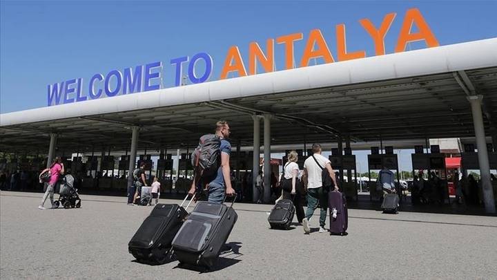 Sivjet në Antalya përmes vijës ajrore kanë arritur 10,6 milionë turistë