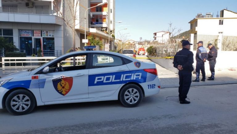 Aksident te Uji i Ftohtë në Vlorë, makina përplas kalimtarin, ja gjendja e tij