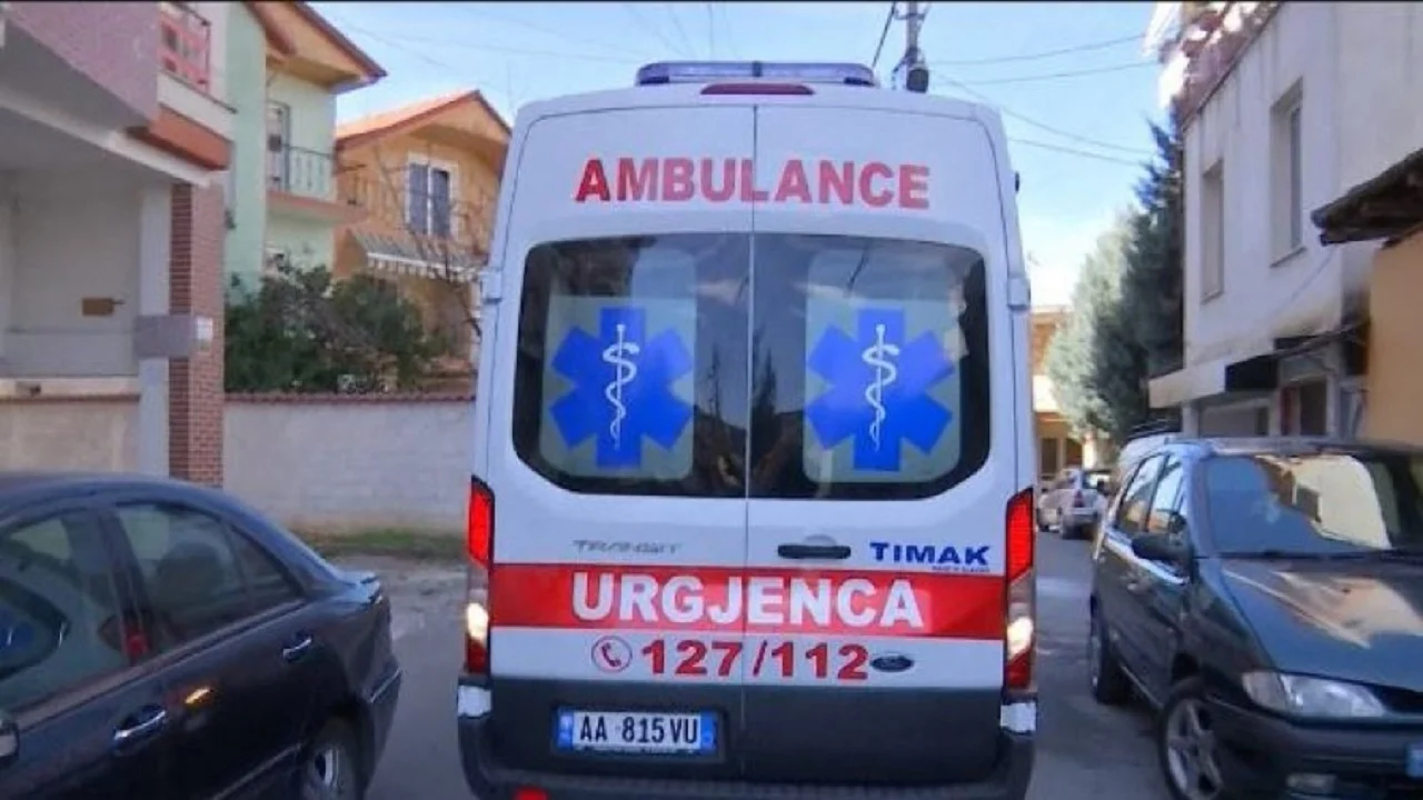 Aksident në autostradën Elbasan-Tiranë/ 24-vjeçari humb kontrollin e mjetit, përfundon në spital