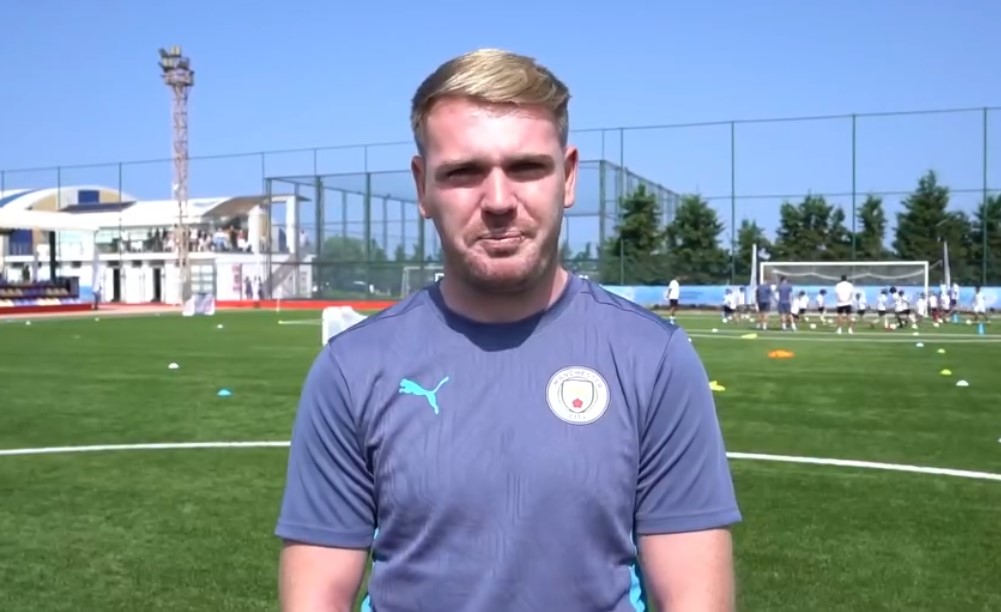 Ben Graham, kryetrajneri i shkollës së futbollit të Manchester City në Durrës